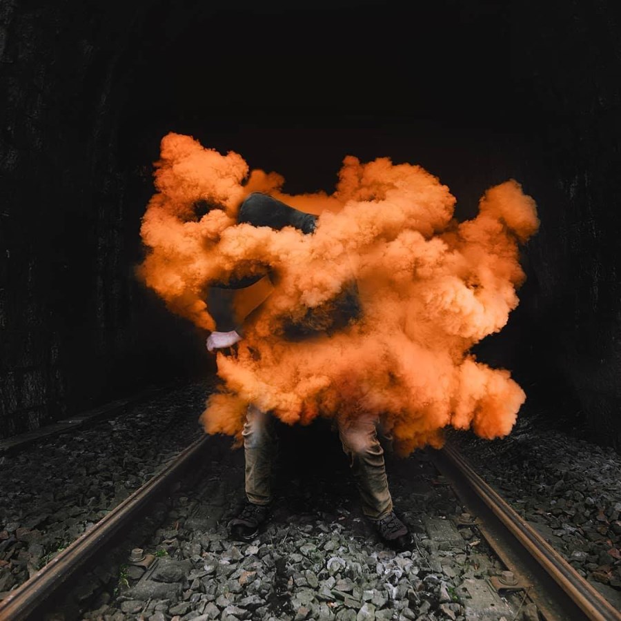 BOMBA DE HUMO DOBLE ESCAPE DE 30 SEGUNDOS COLOR NARANJA